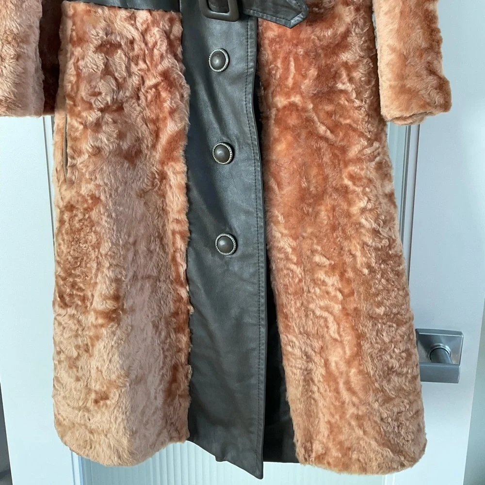 Vintage Kneeter Furs Coat - Picture 10 of 13
